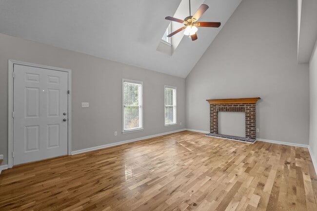 Building Photo - Price Reduced! 3 bedroom single family home