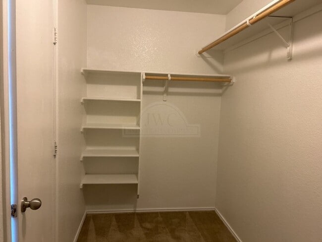 Building Photo - 204 W Gemini Ln
