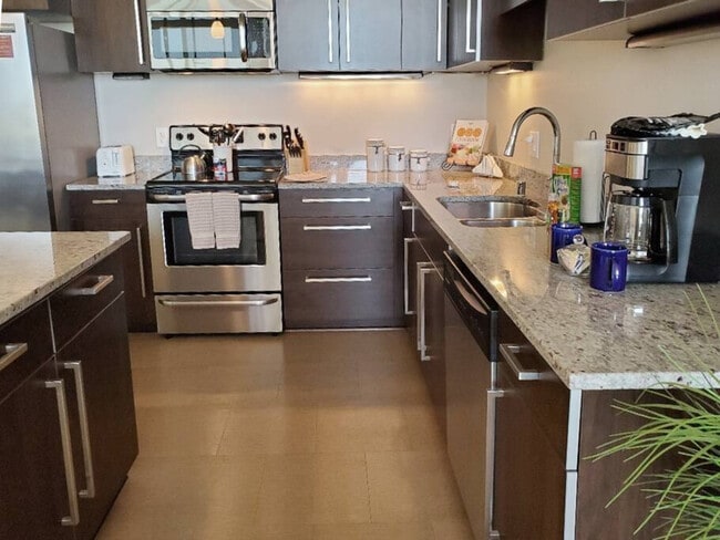 Building Photo - 1813 E Jarvis St