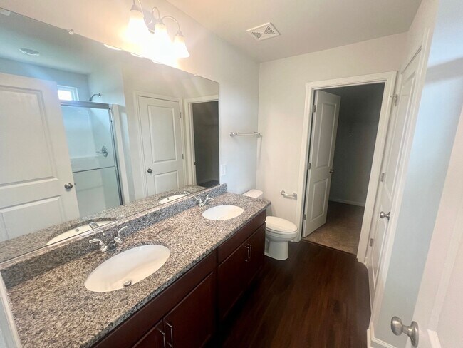 Building Photo - Welcome Home! 4BR/2.5BA in Manning Crossing – Elon