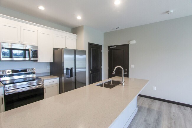 Building Photo - 2 Bed, 2 Bath Apartment in PRIME location!