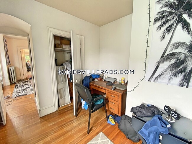 Building Photo - 76 Curtis St