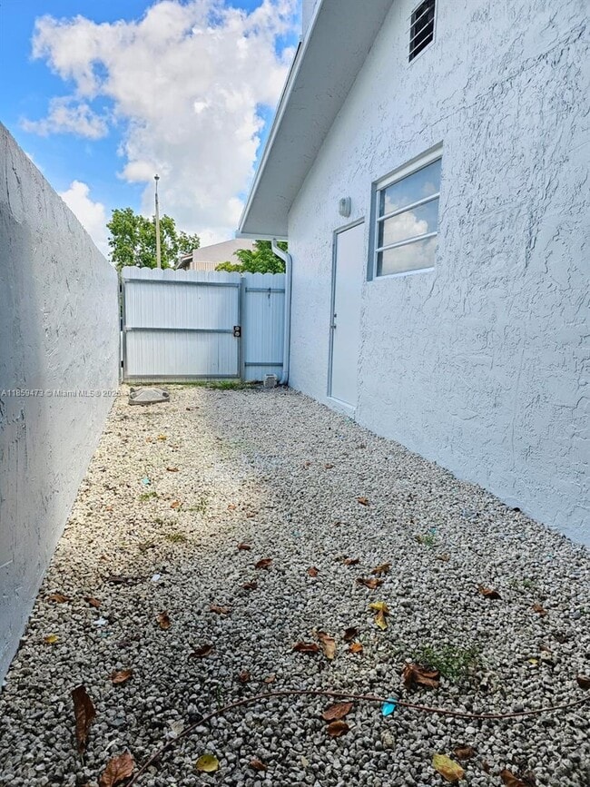 Building Photo - 13700 SW 18th Terrace