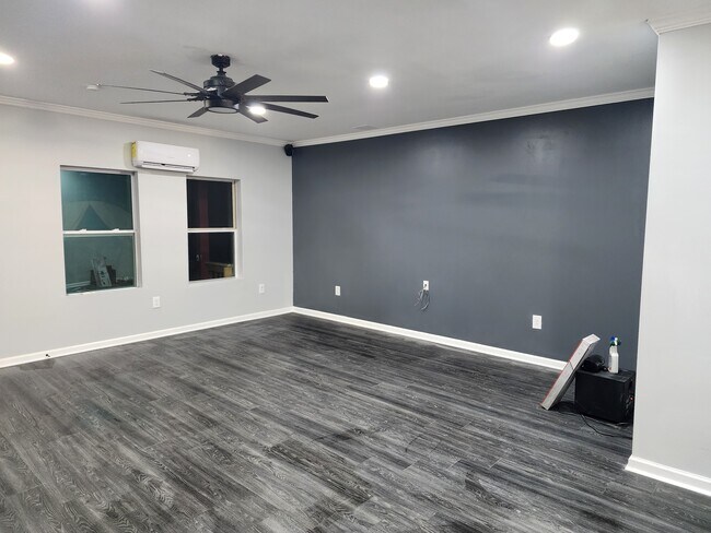 Building Photo - 1529 Wilford Dr NE