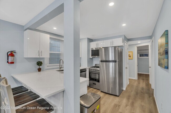 Building Photo - 262 1st Ave