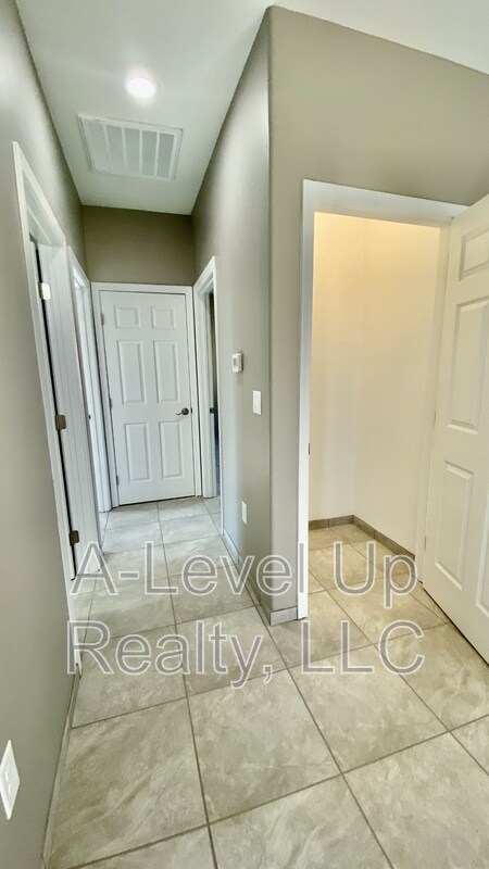 Building Photo - 1514 E 28th St