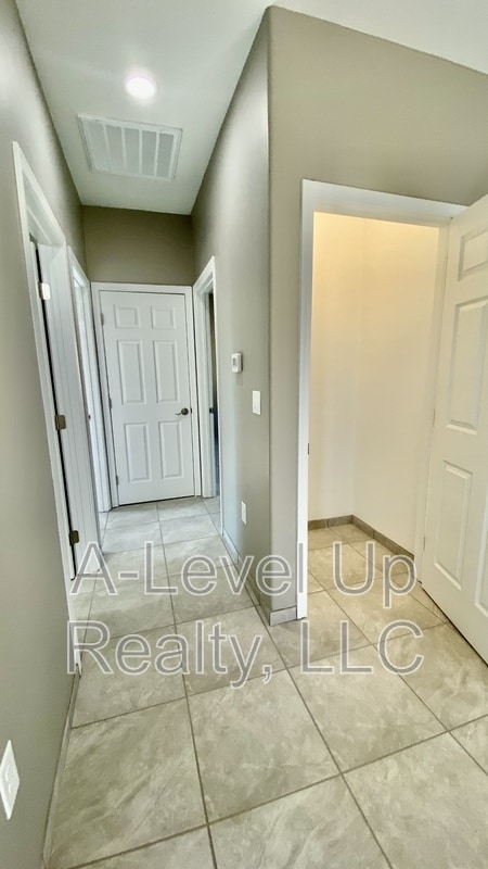 Building Photo - 1522 E 28th St