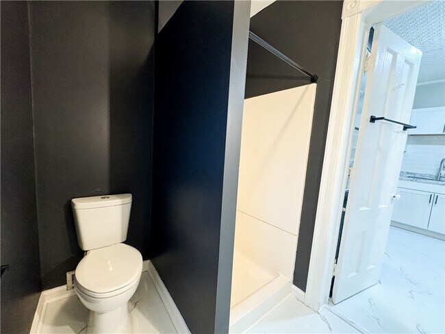 Building Photo - 102 Gregory St