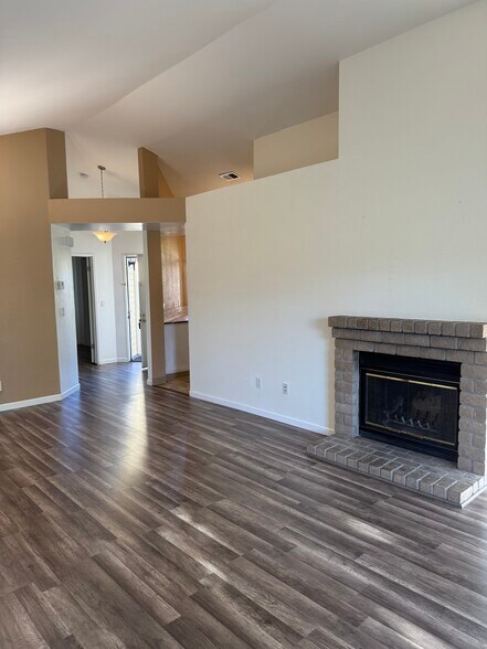 Building Photo - 206 Devonwood