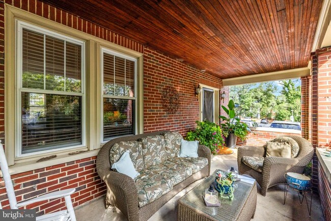 Building Photo - 420 W Cork St