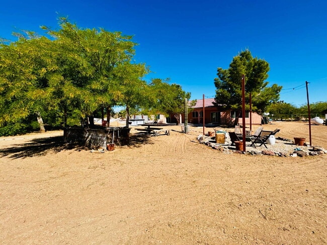 Building Photo - Gorgeous, renovated home on 2 acres in quiet neighborhood.