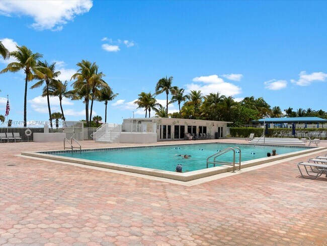 Building Photo - 5005 Collins Ave