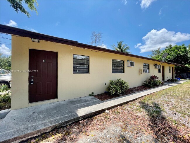 Building Photo - 1631 SW 44th Ave