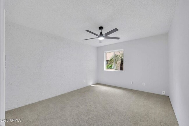 Building Photo - 1 Bedroom Condo in a private gated communi...