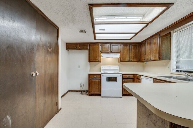 Building Photo - 7312/7314 Kings Manor Court