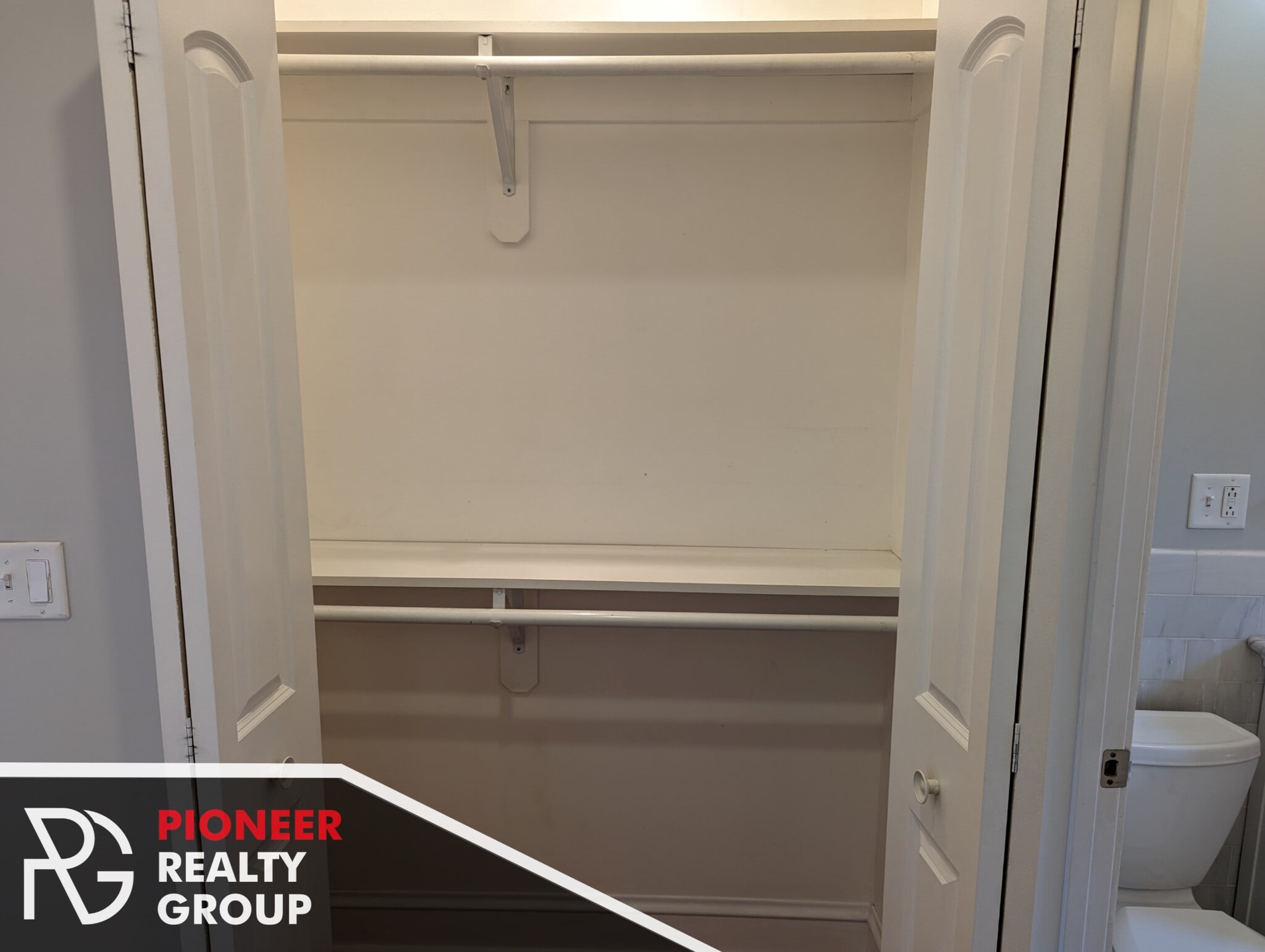 Building Photo - 546 W Surf St