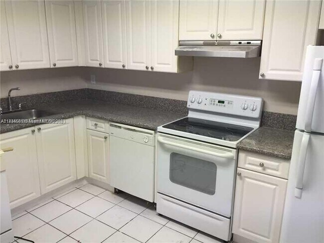 Building Photo - 5100 SW 41st St