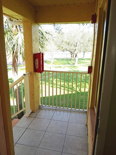 Building Photo - 1055 Coral Club Dr