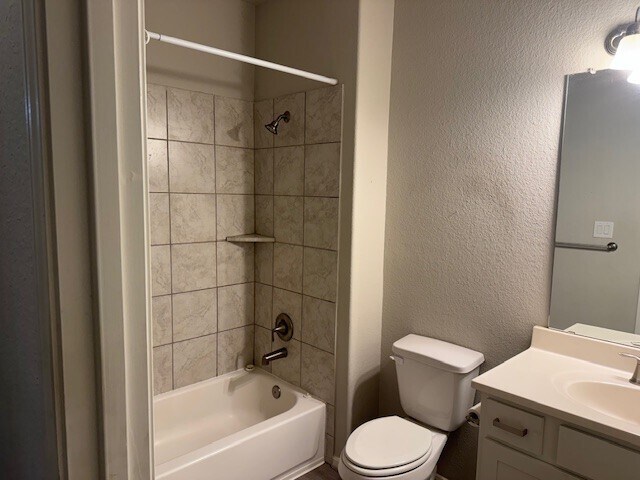 Building Photo - 156 Camelot Pl Ct