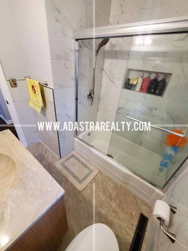 Building Photo - Spacious Overland Park Ranch Home w/Finished Basement-Available NOW!!