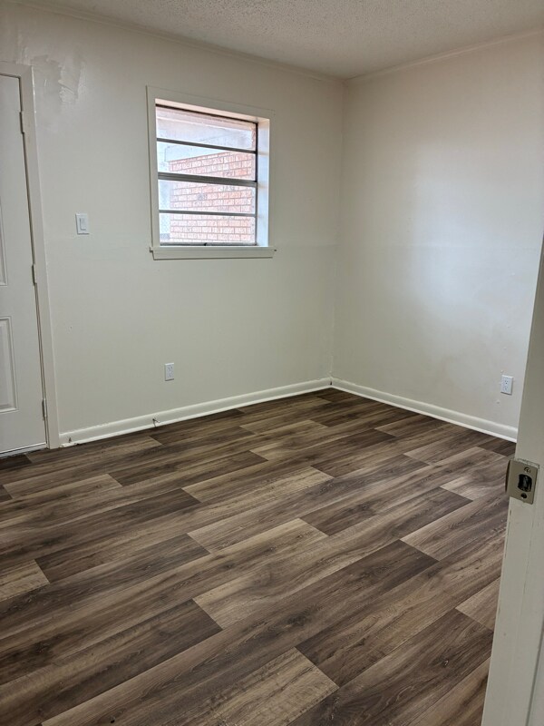 Building Photo - 726 N Slemons St