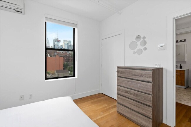 Building Photo - 517 W 45th St