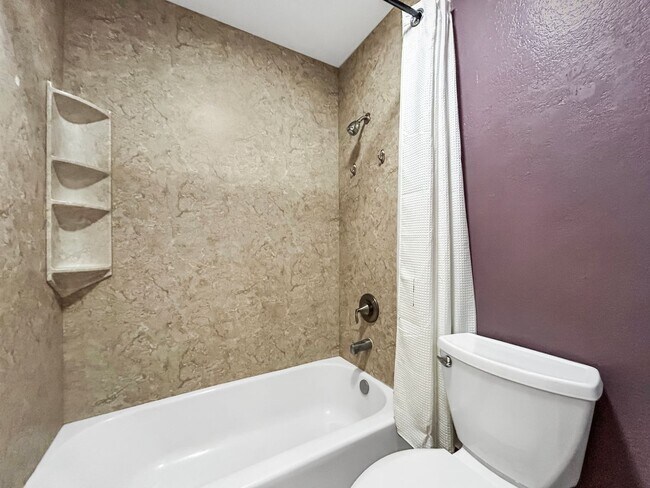 Building Photo - Beautiful 1BD/1BA W/ Reserved Parking in M...