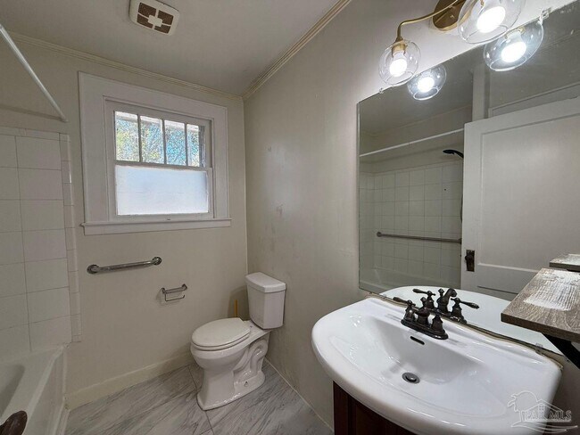 Building Photo - 1120 Barcia Dr