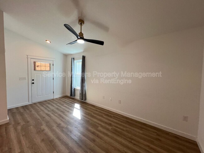 Building Photo - 3241 Damon Dr