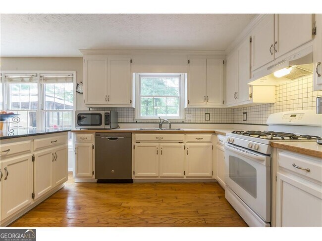 Building Photo - 2807 Forest Wood Dr