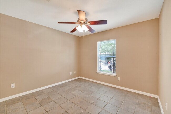 Building Photo - 2804 Chenevert St