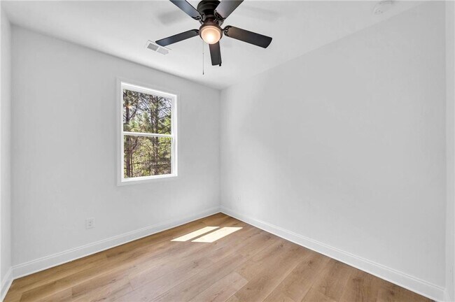 Building Photo - 203 Riverstone Commons Cir