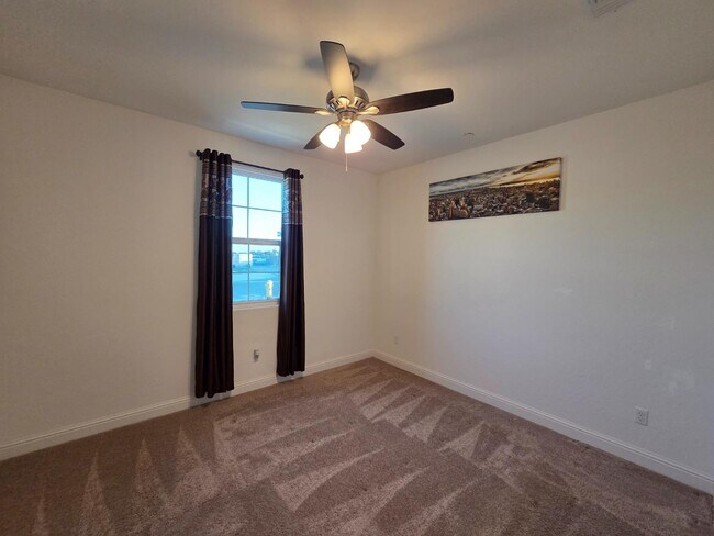 Building Photo - 705 Skansen St