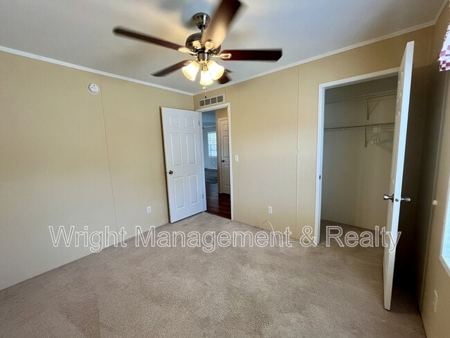 Building Photo - 38055 Woodgate Ln