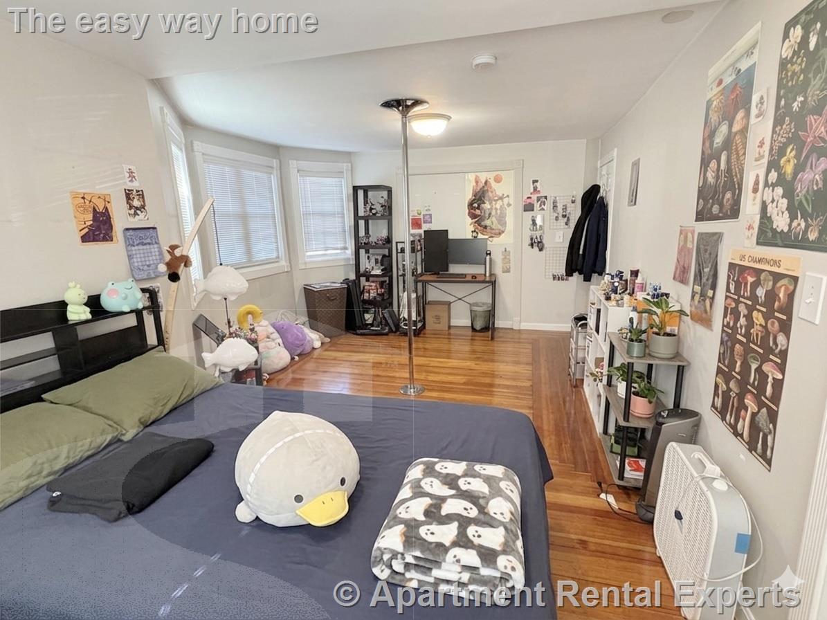 Building Photo - 519 Main St