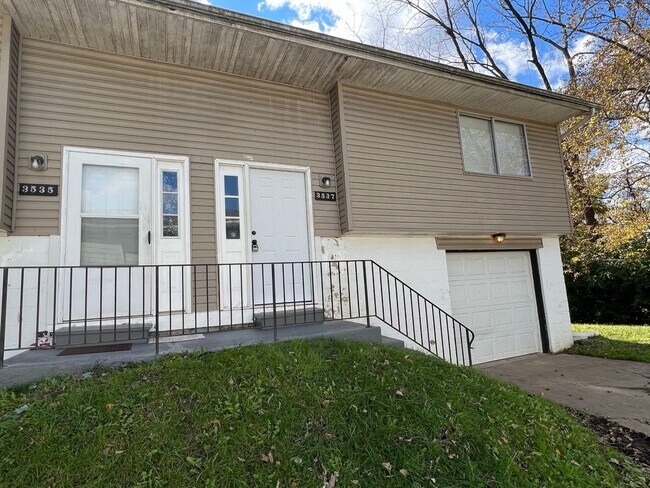 Building Photo - COR - 3535-3537 Golden Meadows