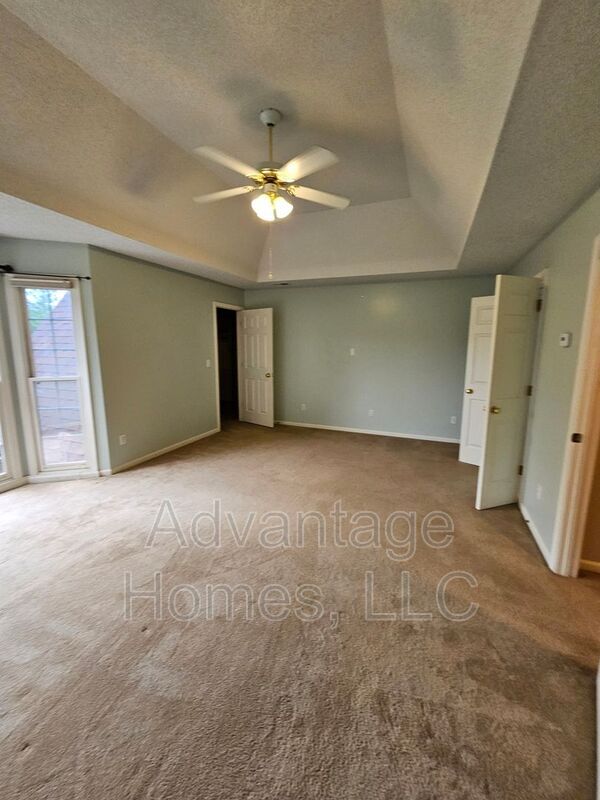 Building Photo - 14117 Parkhill Ln