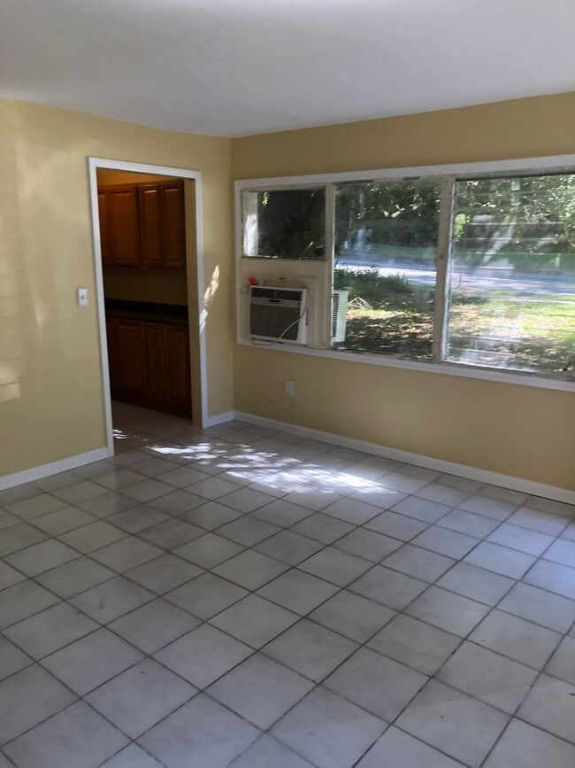 Building Photo - Great home in West Park off of Newberry Road.