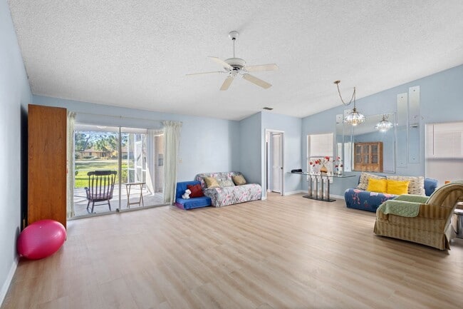 Building Photo - beautiful Sarasota 3 bedroom 2 bathroom ho...