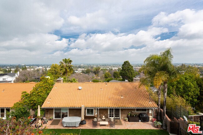 Building Photo - 13902 Valley Vista Blvd