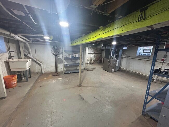 Building Photo - 1682 Bagley St