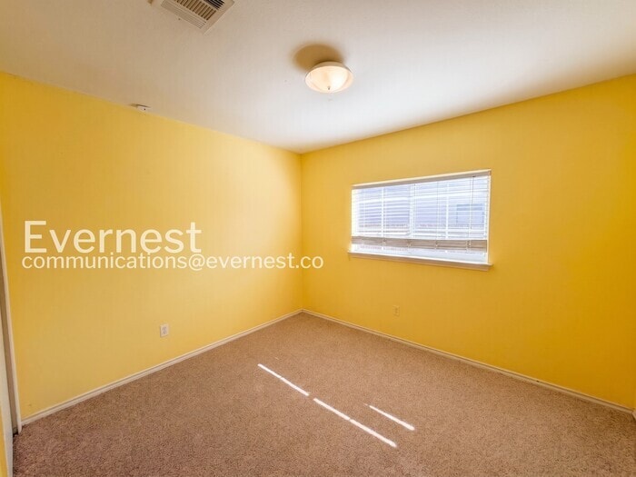 Building Photo - 1112 Apollo Cir