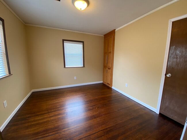 Building Photo - 216 S Toledo Ave