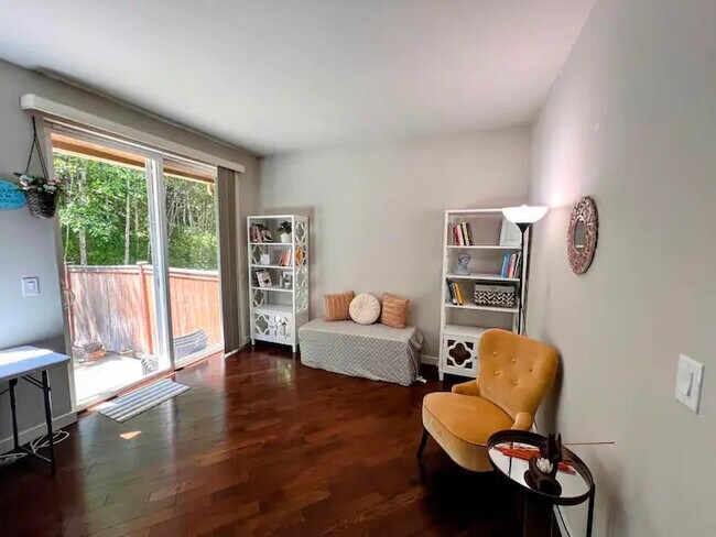 Building Photo - 9105 Merritt Ave SE