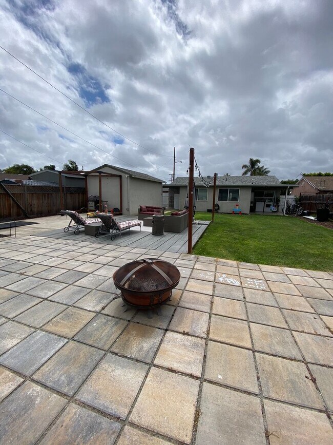 Building Photo - Gorgeous, Spacious 3 bed / 1 bath located near Encanto, San Diego!