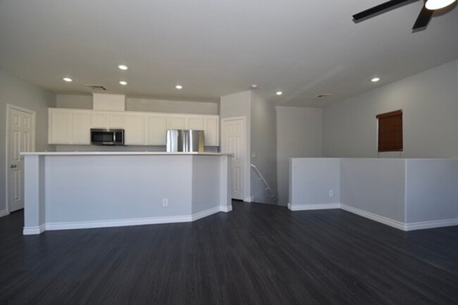 Building Photo - Spacious 2-bed 2-bath with Attached Car Ga...