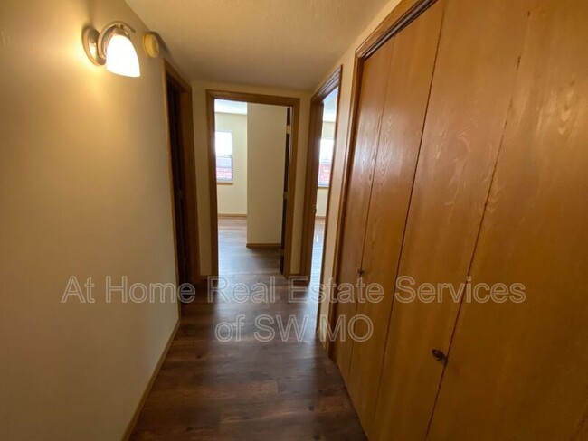 Building Photo - 2850 S Rogers Ave