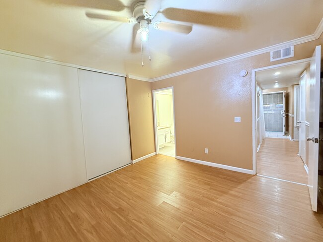 Building Photo - 9813 Caspi Gardens Dr