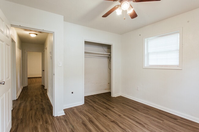 Building Photo - 255 Sunset Dr