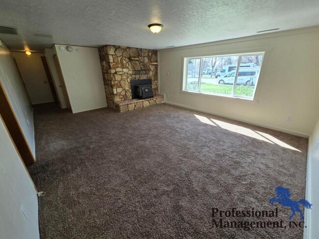 Building Photo - 3 bedroom in Laurel MT 59044